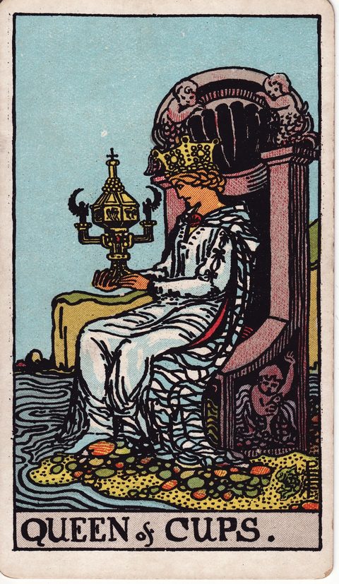カップのクイーン（Queen of Cups）のカード画像。ライダー版タロット