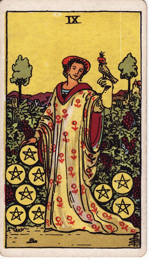 ペンタクルの9（Nine of Pentacles）のカード画像。ライダー版タロット