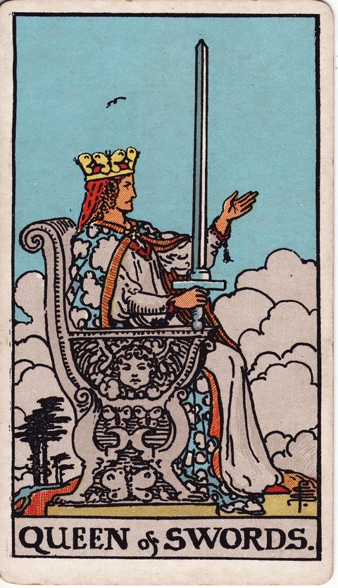 ソードのクイーン（Queen of Swords）のカード画像。ライダー版タロット