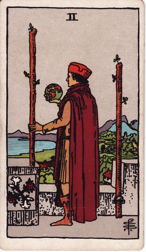 ワンドの2（Two of Wands）のカード画像。ライダー版タロット